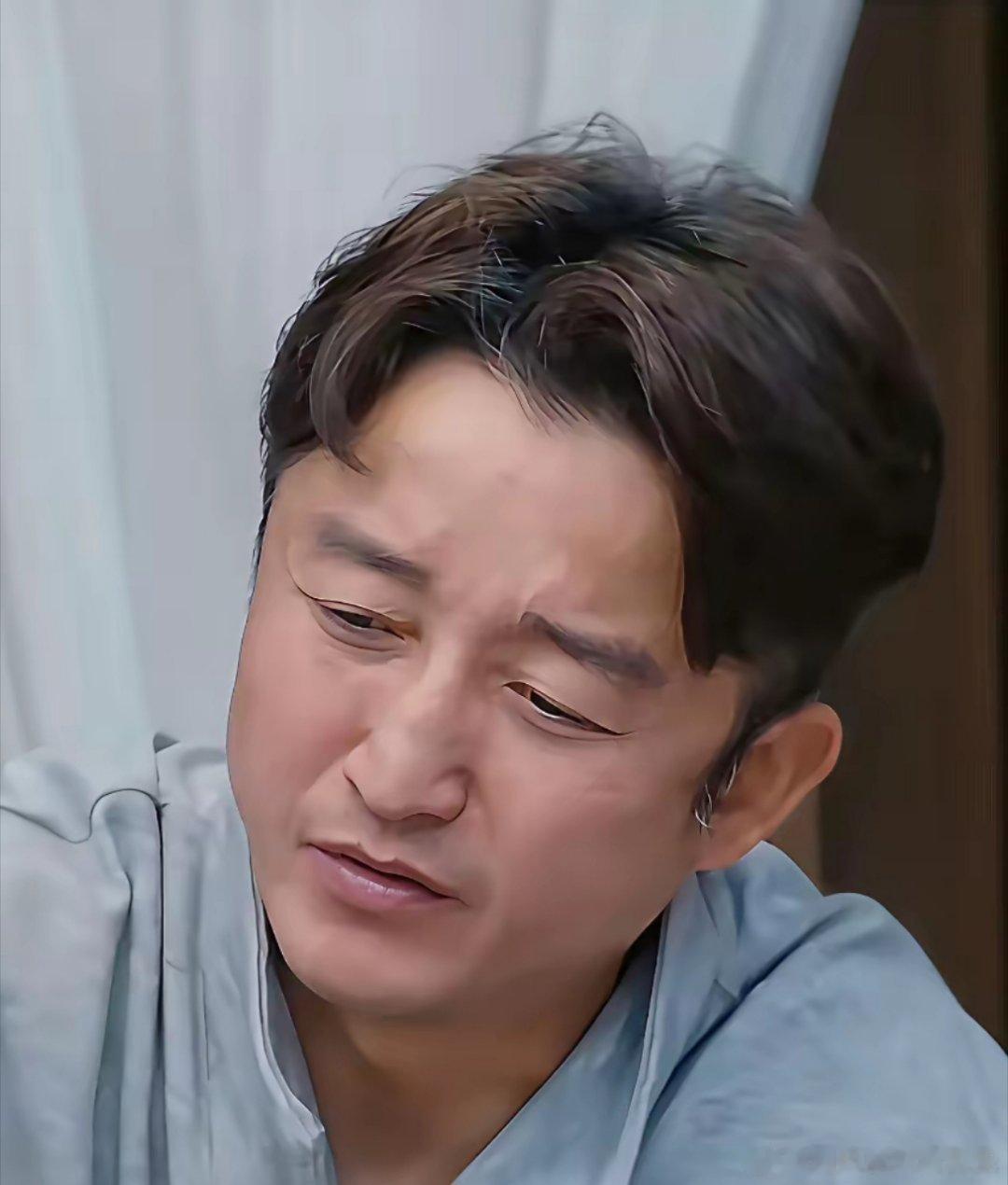 我们都被骗了！邹市明根本不傻。他在节目里笑着说把夫妻做成买卖的时候，说明这男人早