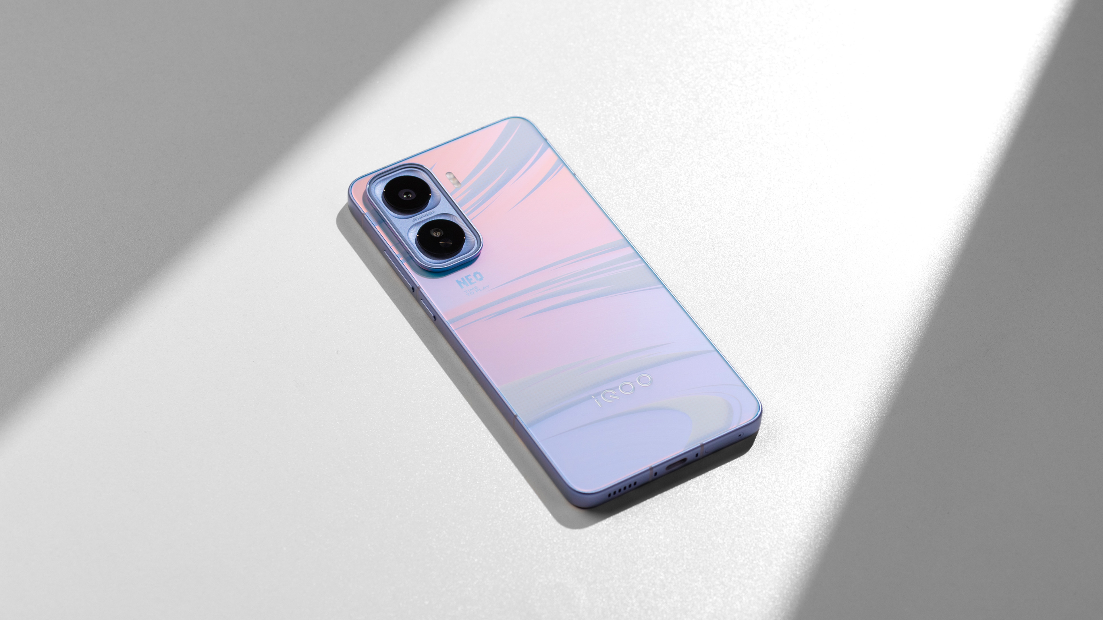 疾風已至 手感覺醒 iQOO Neo 11面對疾風配色圖賞