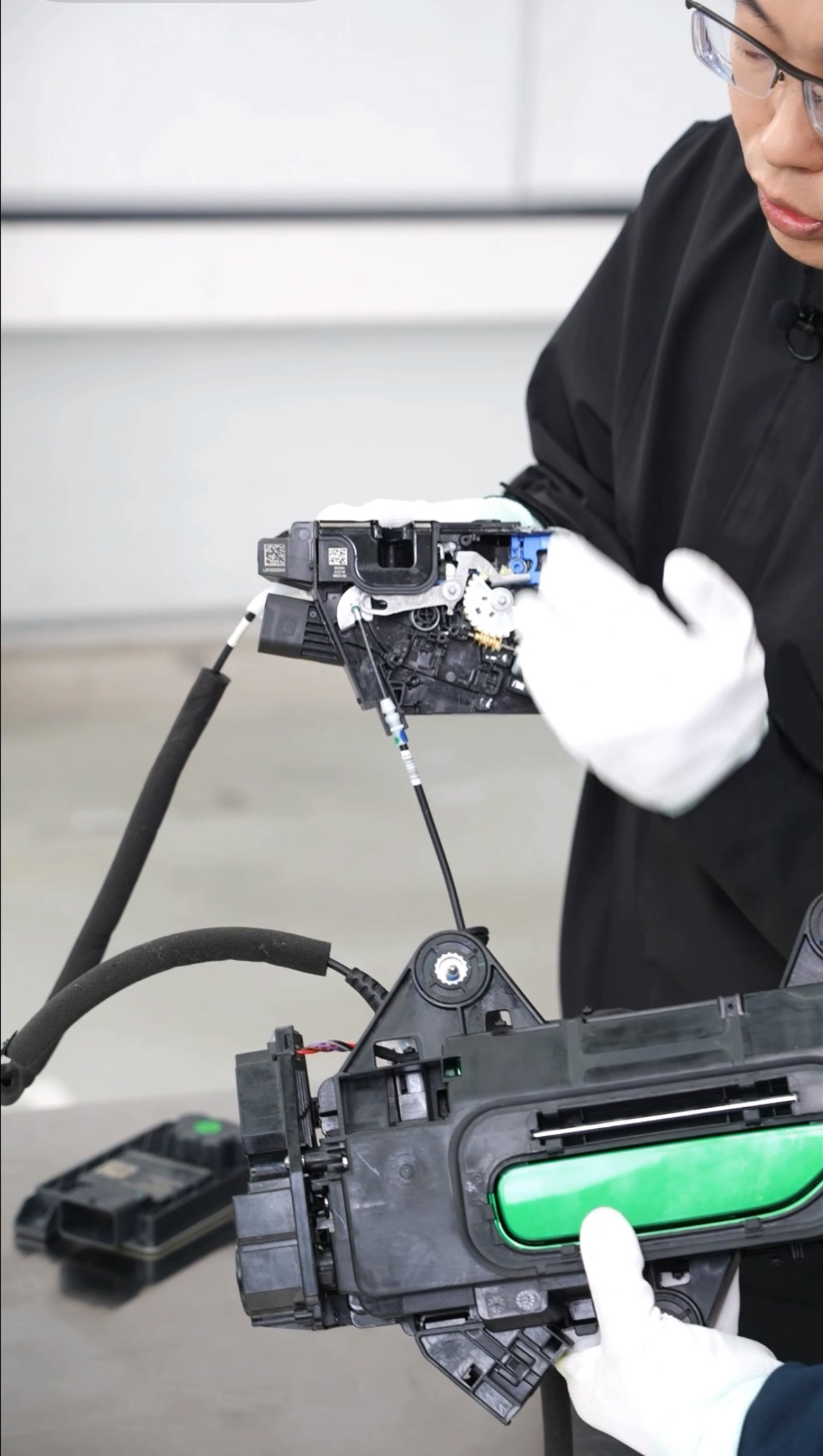 每次刷到小米的话题，我都想唠两句。毕竟这一年小米是真没少折腾，手机圈的参数内卷愈