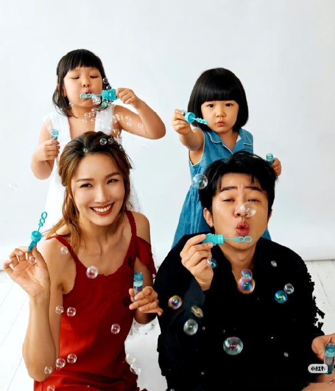 王祖蓝俩女儿颜值 王祖蓝两个女儿的生活很幸福诶 