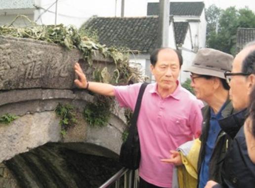 一群韩国老人跪在浙江湖州的古桥边嚎啕大哭，只因桥名和族谱上记载的一模一样 —— 