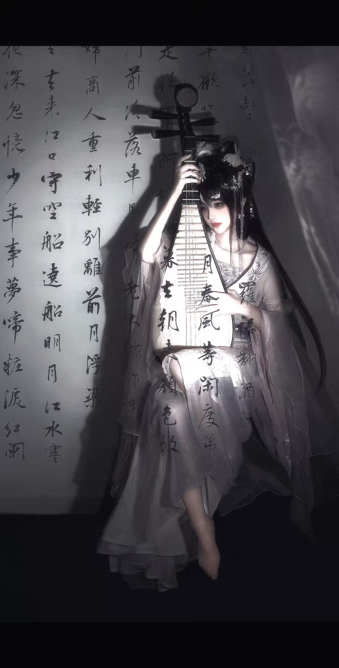 商人重利轻别离，前月浮梁买茶去。