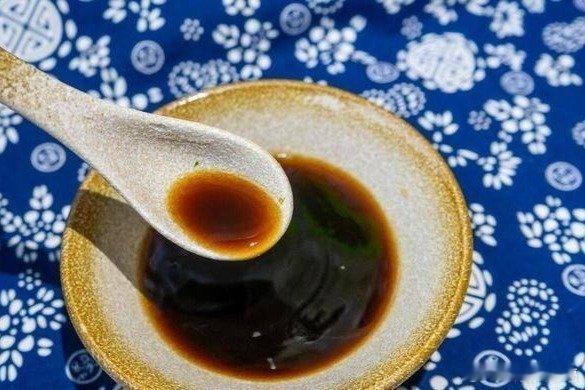 凤凰新闻【美国哈佛大学研究：喝醋能在30小时内清除47%的血栓，是真的吗？】“老