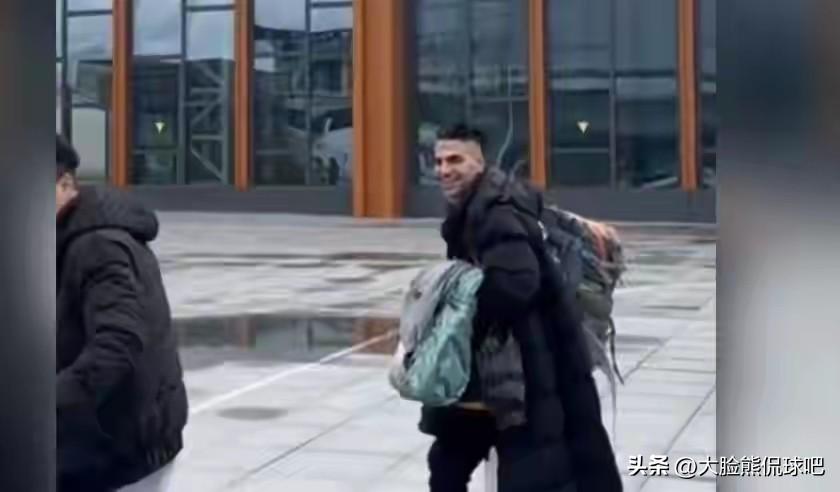 这样的男人才是好男人！
湖南伊朗籍泰拳教练，听到自己的家长被轰炸后，果断的放弃了