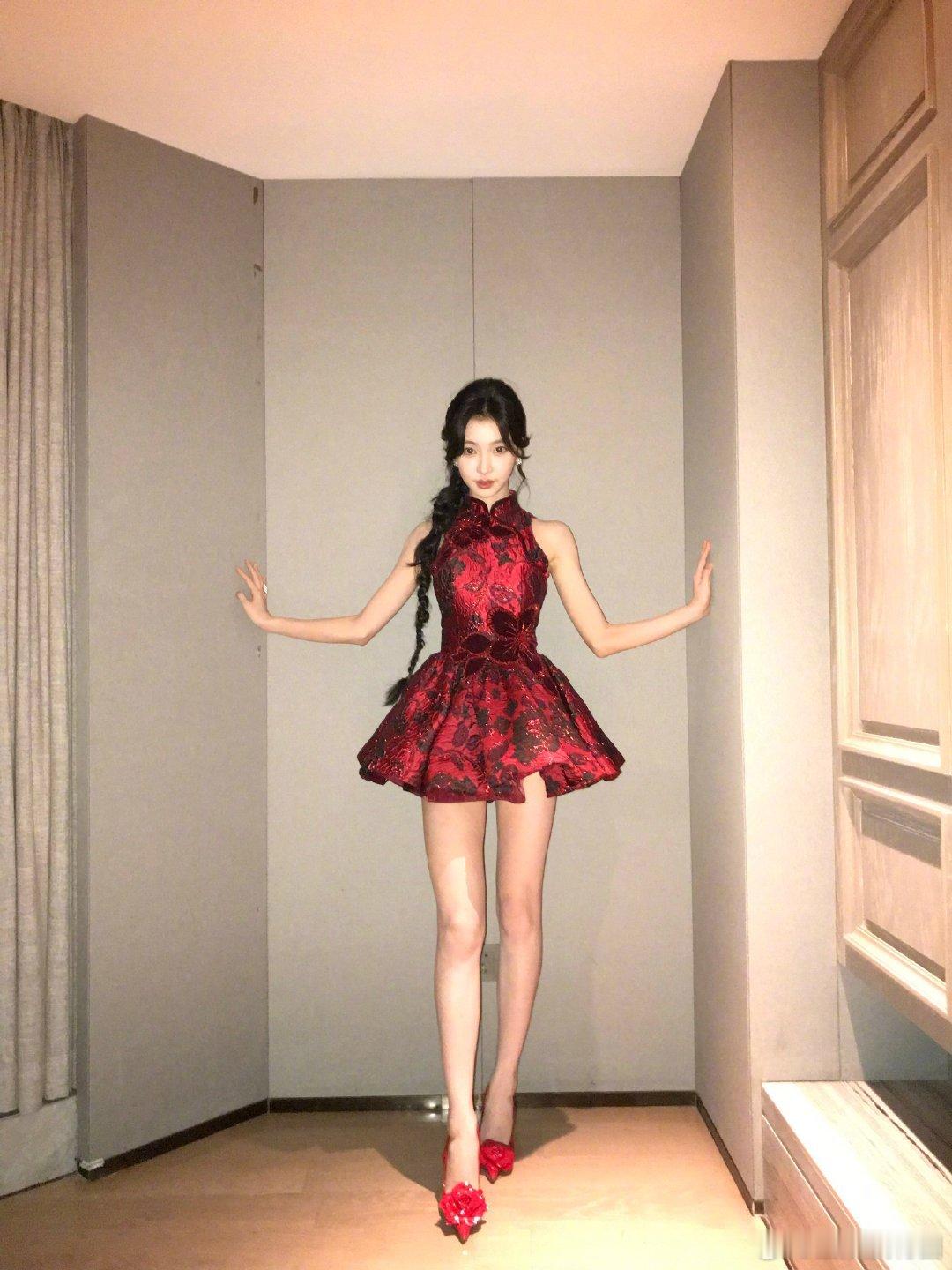 啊这[允悲][允悲][允悲]易梦玲超绝身材啊明星们都不敢这么修吧要不说她感闯娱乐