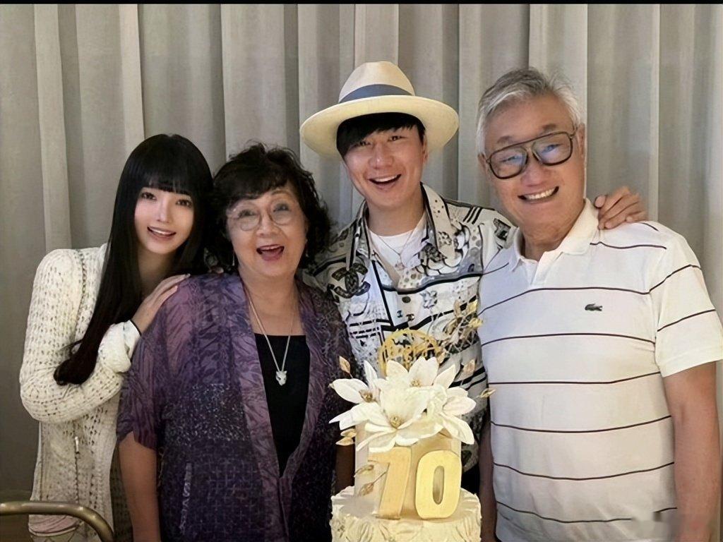 曝冒充七七同学的是林俊杰大嫂亲嫂子披着马甲装同学，往弟弟女朋友身上泼脏水，这戏码