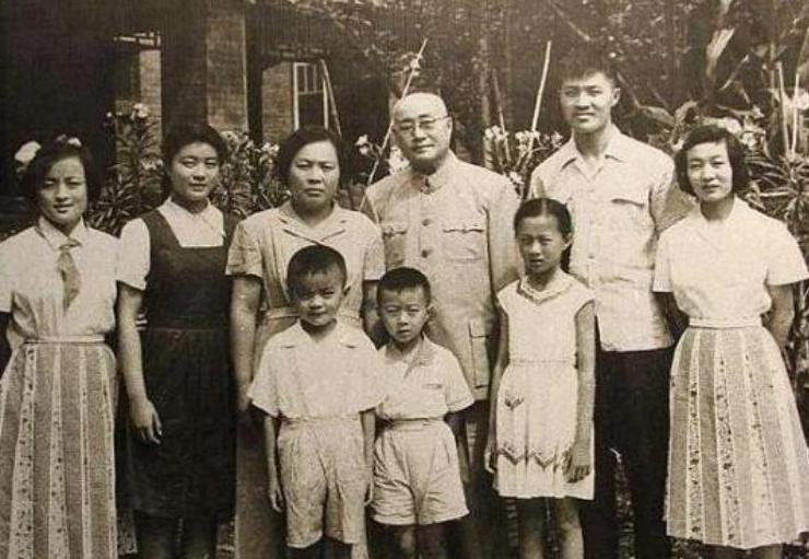 1986 年 10 月 7 日，刘伯承在北京病逝。他临终前对妻子和孩子说：“杀害