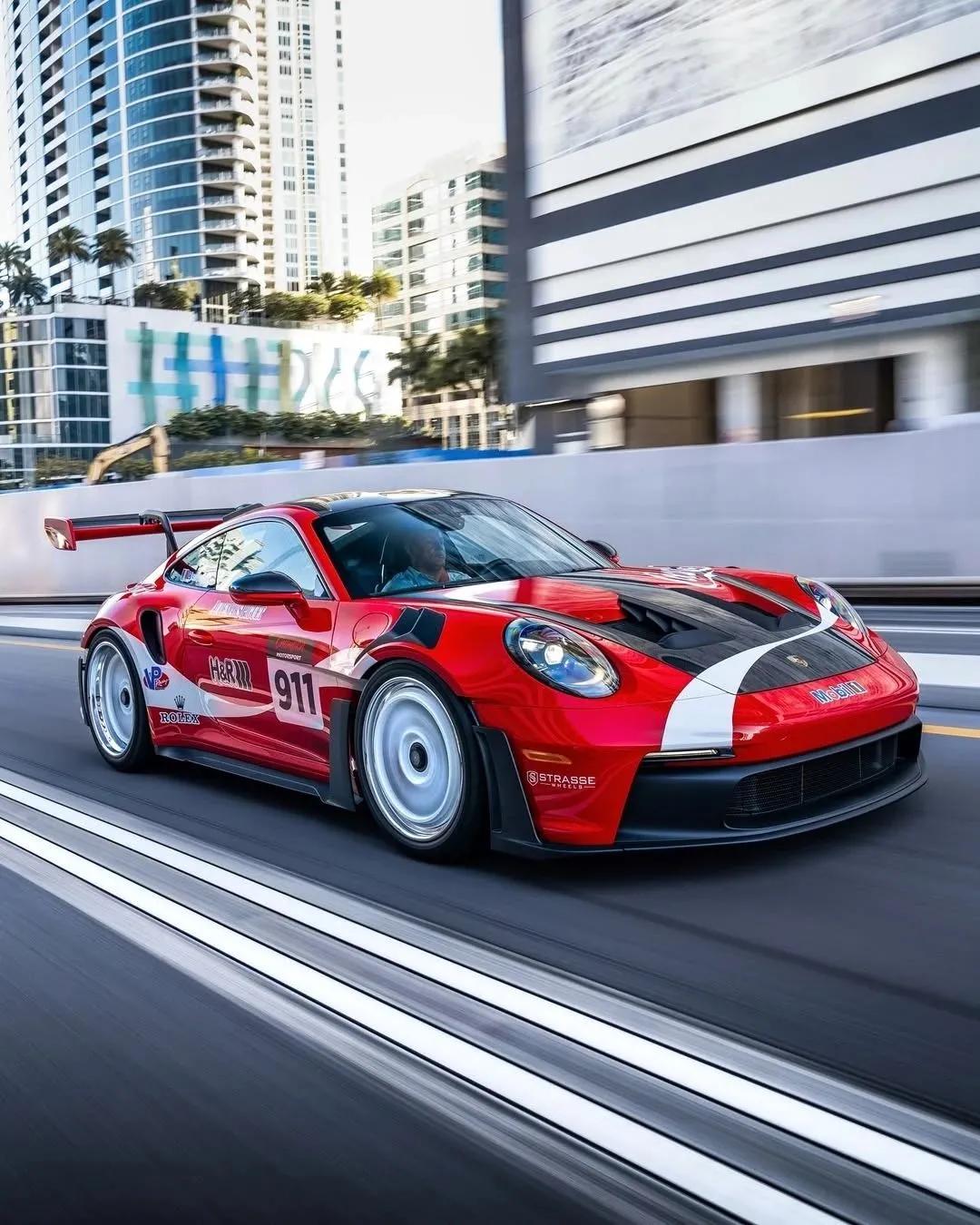 可口可乐涂装的保时捷911GT3 RS