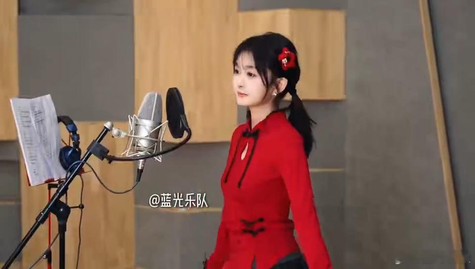 最适合春晚放的歌出现了刻进DNA里的春晚年味来了！陈志朋、蓝光乐队丹丹、黎明旭等