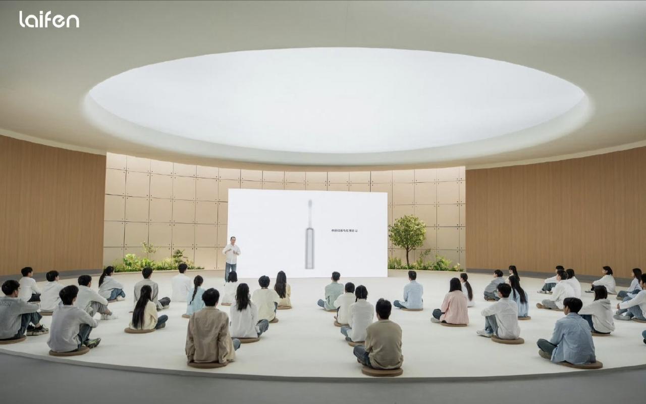 徕芬电动牙刷的发布会现场。似曾相识的感觉很重，耳畔还会突然想起那首专属的BGM。