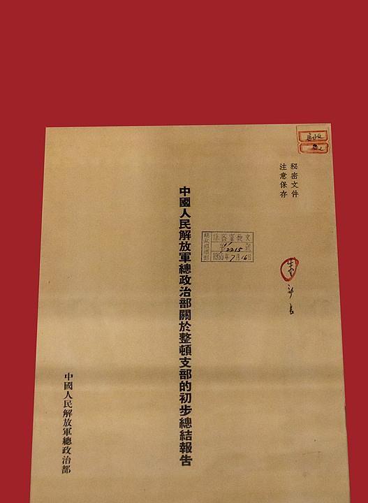 一位退役老侦察兵回老部队聚会，听现役的小辈说，现在选士官、评功授奖全程公示，考核