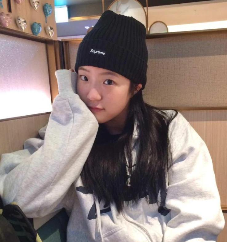 元旦节这天，韩乒队员申裕斌在社媒发帖晒图。
申裕斌发文：新年快乐！
申裕斌在中国