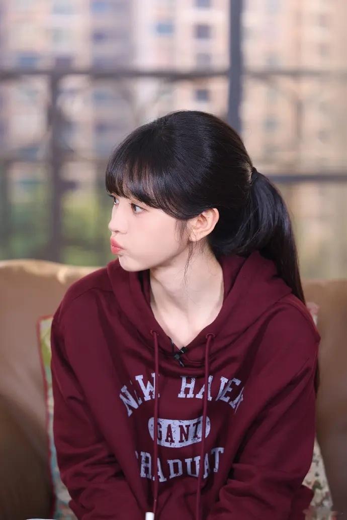 田曦薇胡一天天才女友定档海报田曦薇胡一天天才女友定档海报可以嘞 