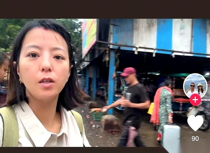 “国外真香”的话音还没落，人已经灰溜溜躲回娘家了。
丹丹带着她的印度老公荣生，又