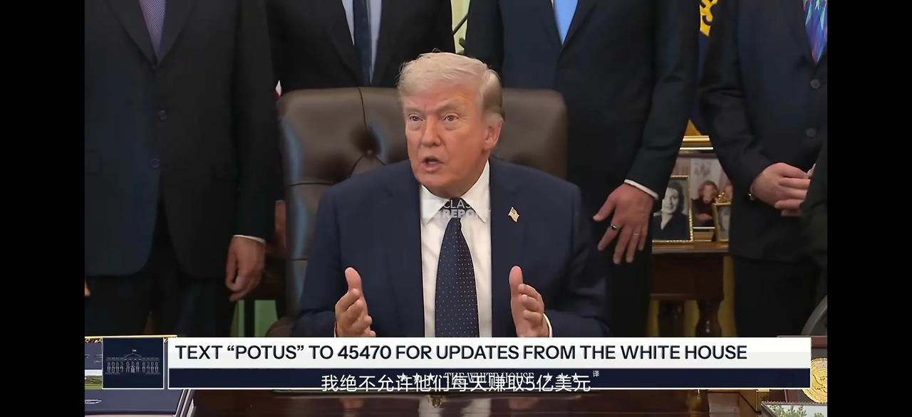 懂王表示，不是伊朗要封锁霍尔木兹海峡，是美国自己封锁了霍尔木兹海峡。“他们来找我