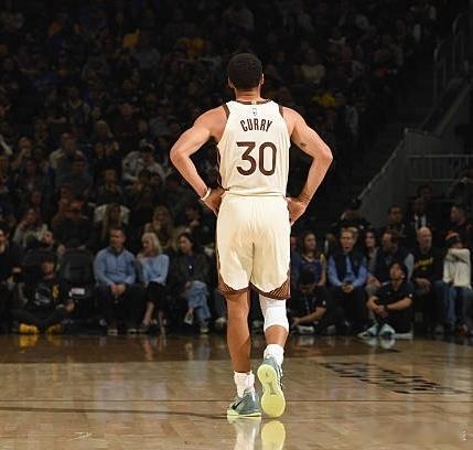 库里这场表现有球鞋加持吗？