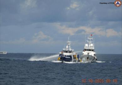 [浮云]菲律宾称：中国海警舰艇和中国海军舰艇进入中业岛“领海范围”？

中国海警