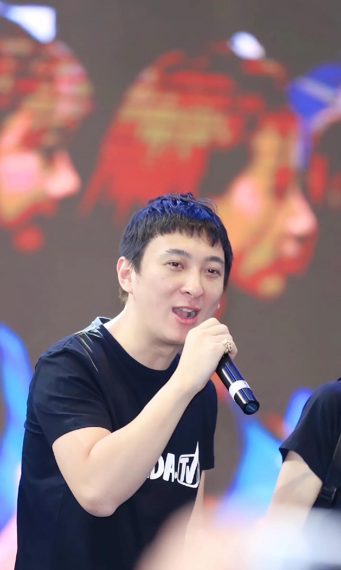 王思聪输了，差距一目了然。

美邦千金也栽了。

一个5亿练手练到熊猫互娱巨亏2