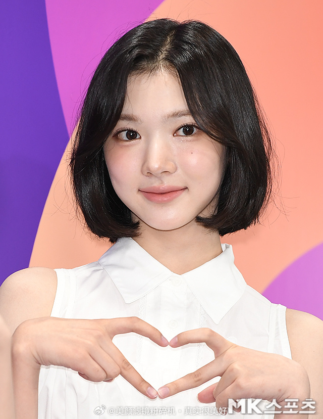 Hearts2Hearts组合JIWOO、CARMEN、YUHA、STELLA、