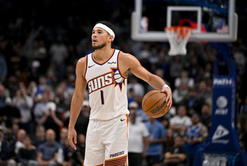 在今天进行的一场常规赛中，太阳客场挑战湖人。根据此前消息，太阳球员德文·布克遭遇