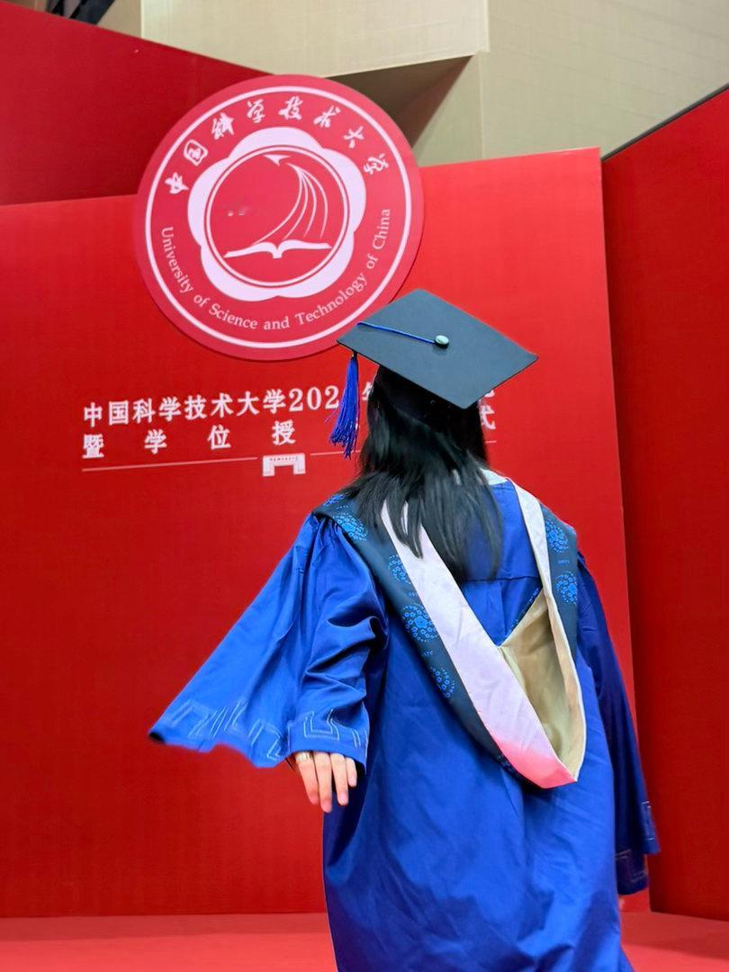毕业季来临，汪总毕业快乐也是看到院士天团了世界小，中科大！世界这一页，翻到UST