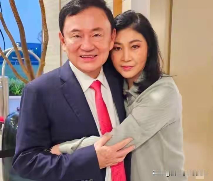 他信现在获得完全自由身，国内国外双自由，因为他信是用自己在政治上的牺牲换取的自由