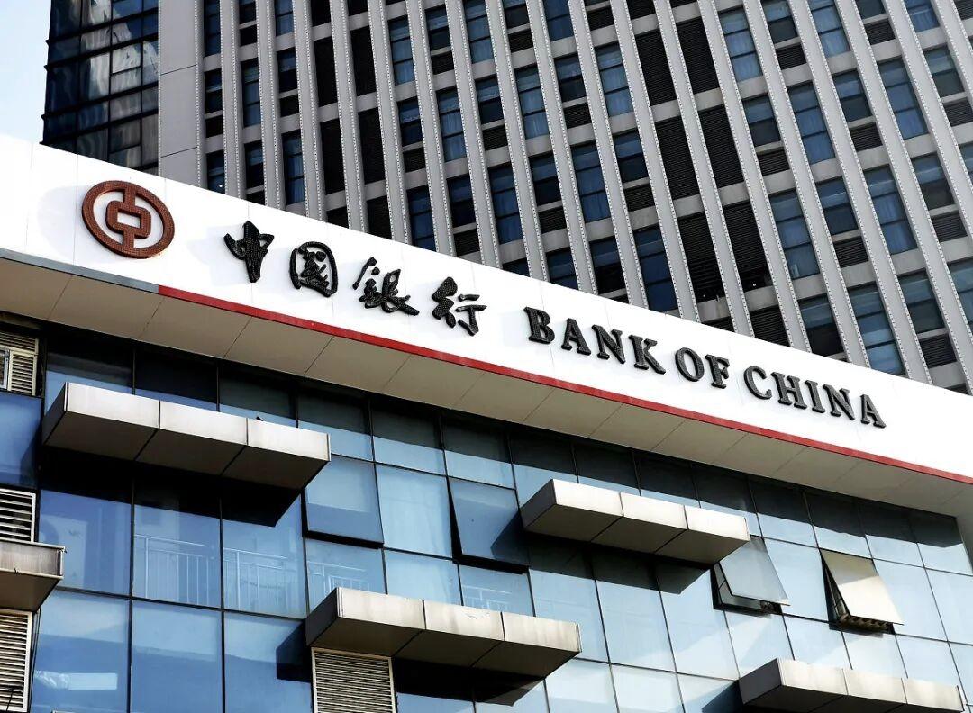 当民众选择储蓄，
银行却质疑资金来源，
当民众需要取款，
银行又追问用途。
我想