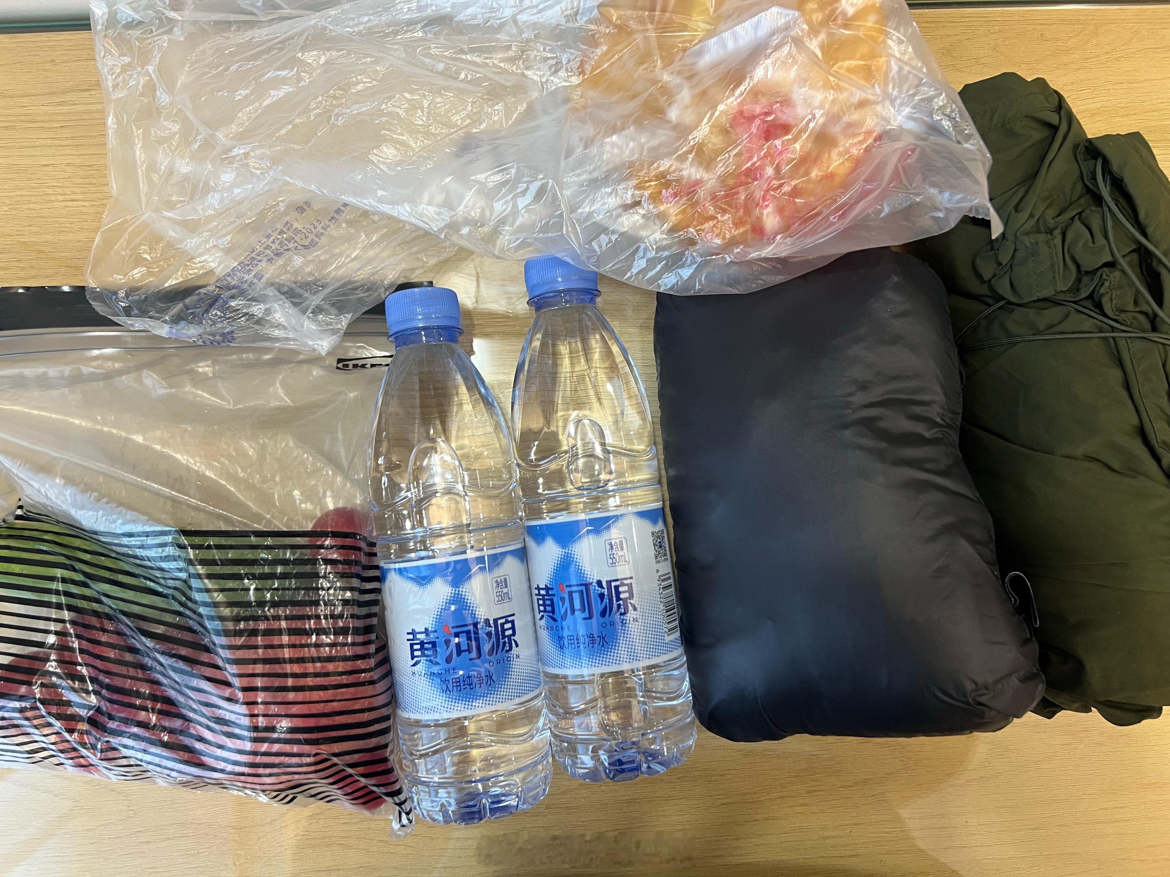 今早床上点了一个外卖，没看清，全员点错。点了我最不喜欢的什么鸡蛋的堡，以及喜欢的