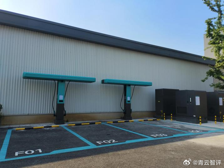 随着新能源汽车保有量不断提升，长途出行场景下“找桩难、排队久、充电慢”成为不少车