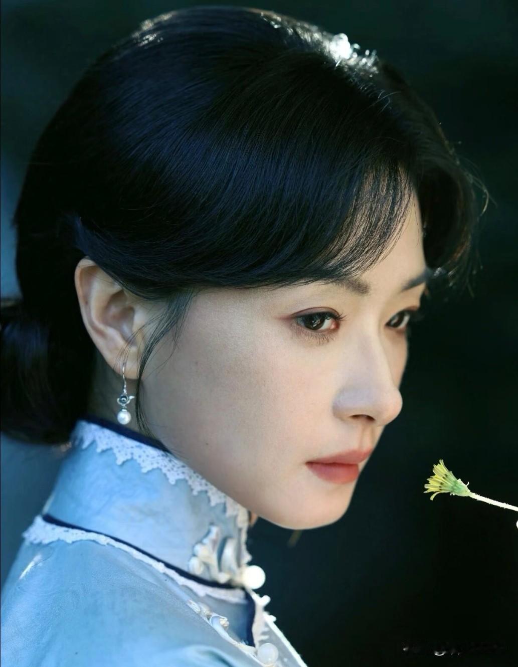 40件手工旗袍，加80岁老绣娘盘扣，我却一件没记住。
网传《八千里路云和月》，