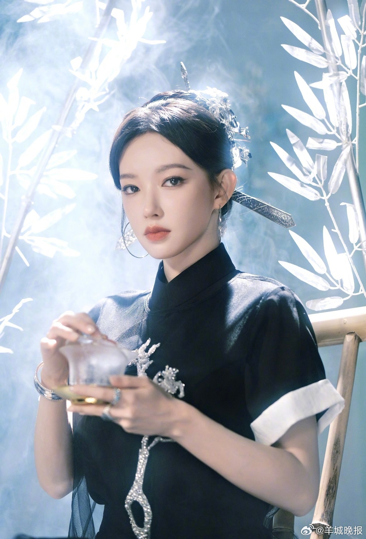 【谁的新中式造型诠释了东方美】独特的东方韵味，简约的线条、雅致的纹样与含蓄的设计