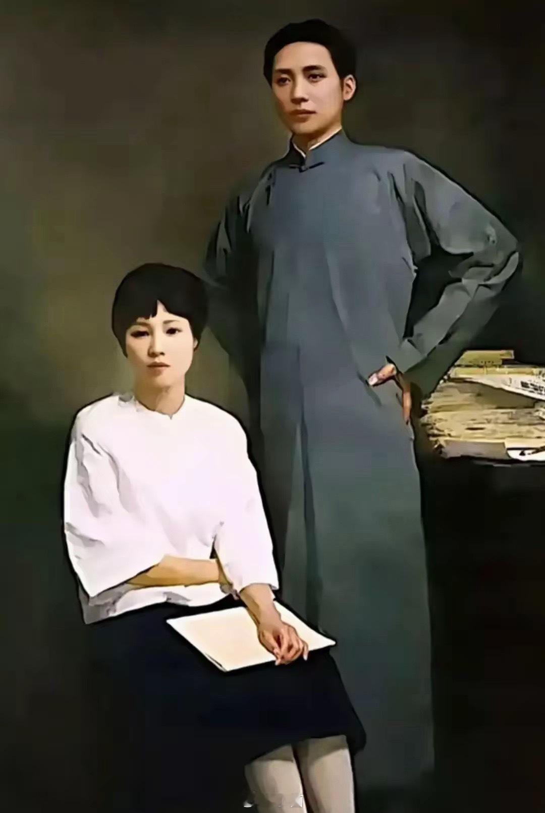 这才是毛主席和杨开慧年轻时候的一张合影。彼时，他们刚刚结婚，毛主席英俊潇洒，气质