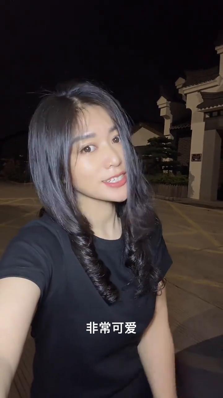 男人喜欢丰满的女人还是干瘦的女人？
大部分男人都喜欢丰满的女人，原因有以下几点。