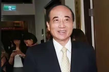 赖清德这回反应够快的。

王金平前脚刚把话摊开，主权归一、防务外交归中央，剩下的
