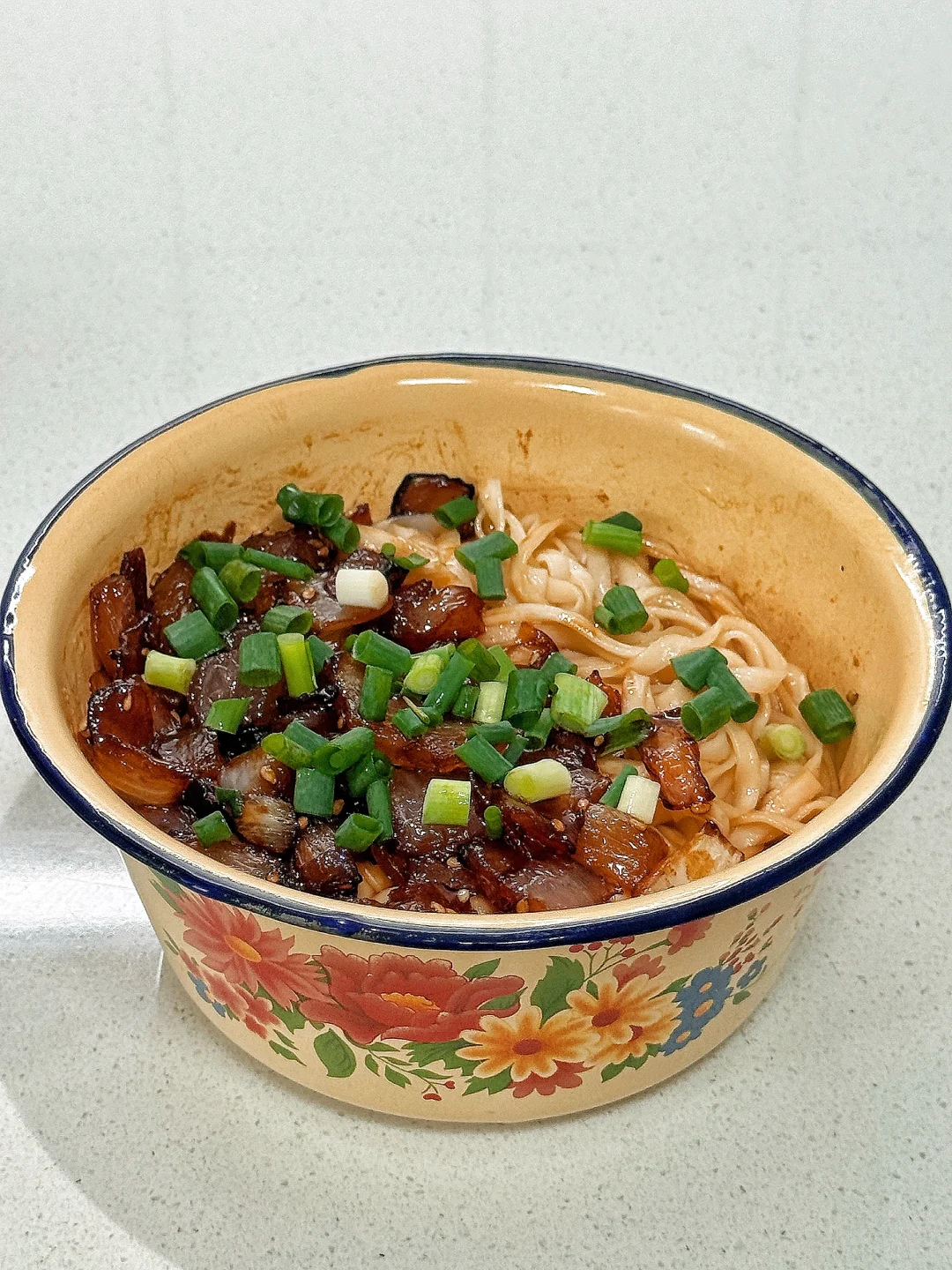 今天吃什么🥢🥢自制洋葱油拌面（附做法）