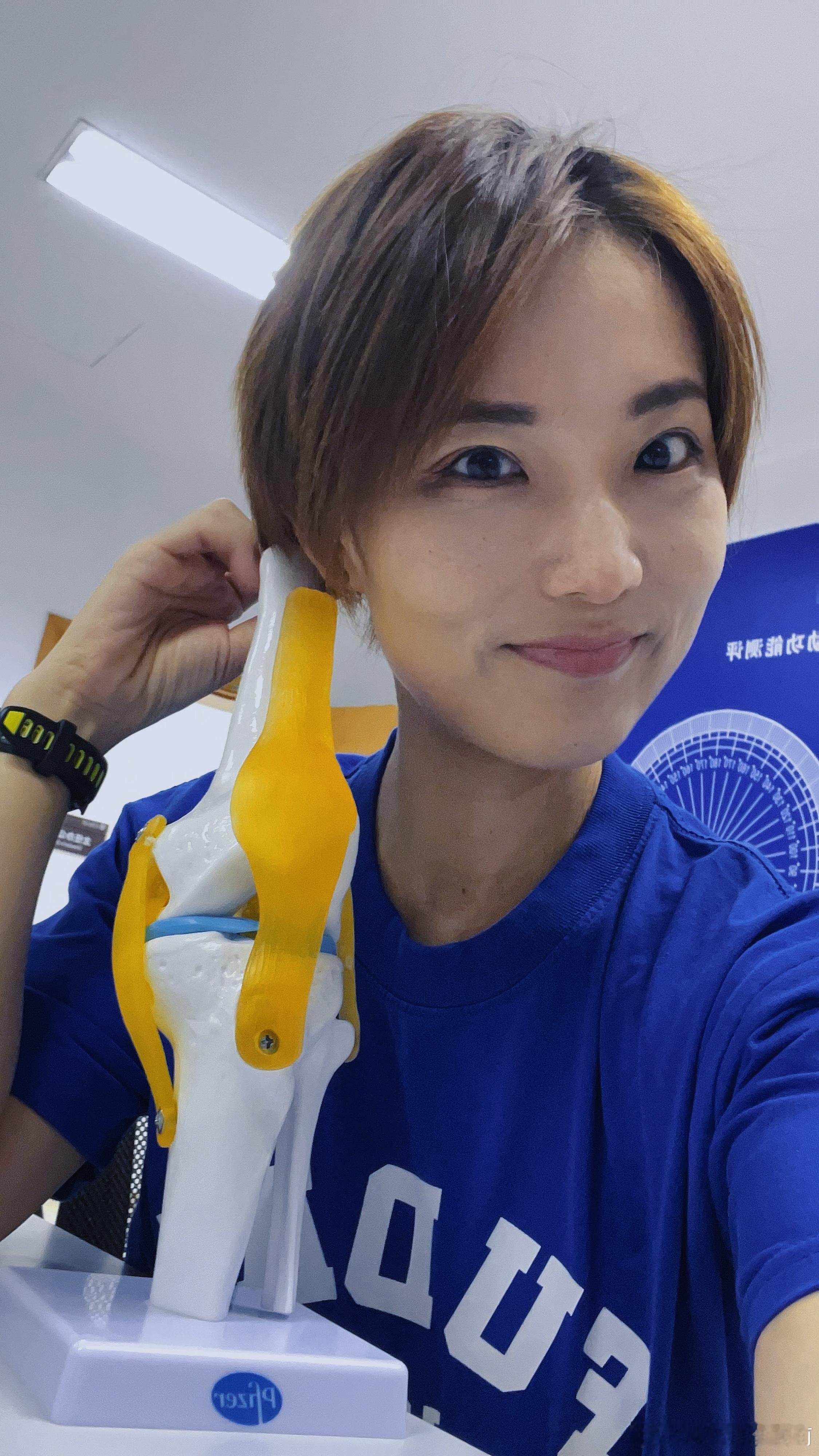 今天实现了跟“膝关节”的拍照🤳的心愿[doge]在医生办公室偷偷拿着拍…前交叉