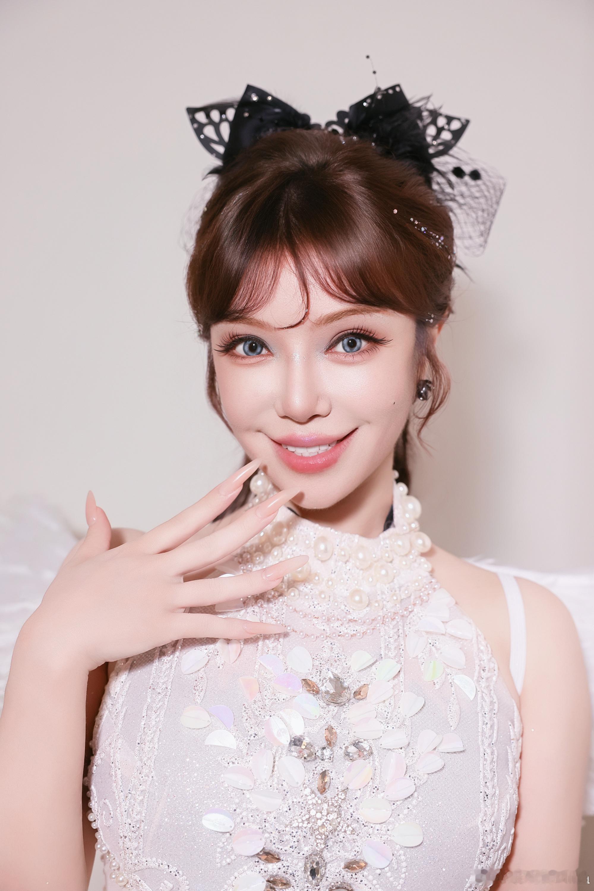 娜扎尼格买提鼓励维妮娜 维妮娜昨晚在《乘风2026》中淘汰，都留言鼓励她：“”，