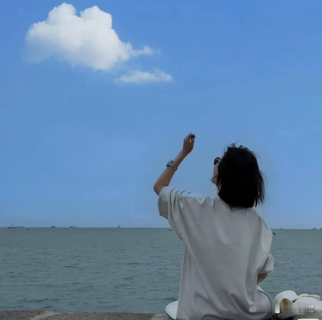 一定要珍惜朋友圈，
从不聊天的人，
当你发圈时，
总是给你点赞的人。
并不是你有