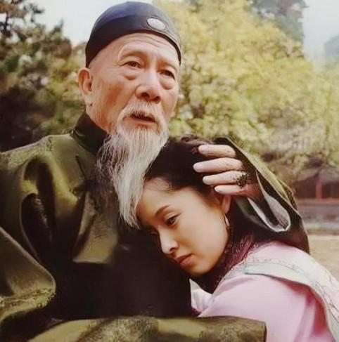 1881年，左宗棠顺利收复新疆，慈禧大喜，将17岁的心腹宫女张怡，赏给69岁的左