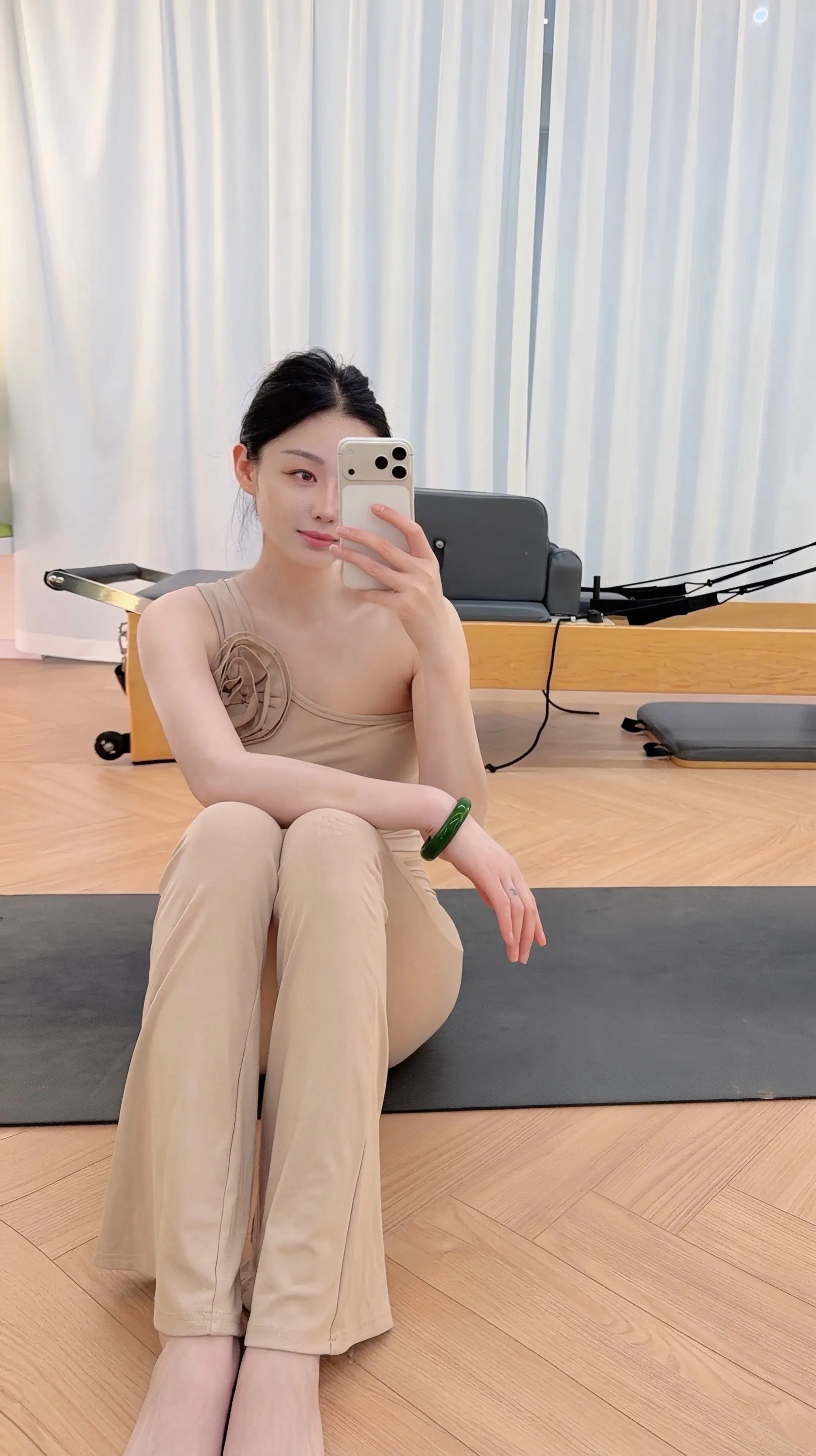 女人就是要有气质，容颜是女人的福分，气质是女人美丽的修行。