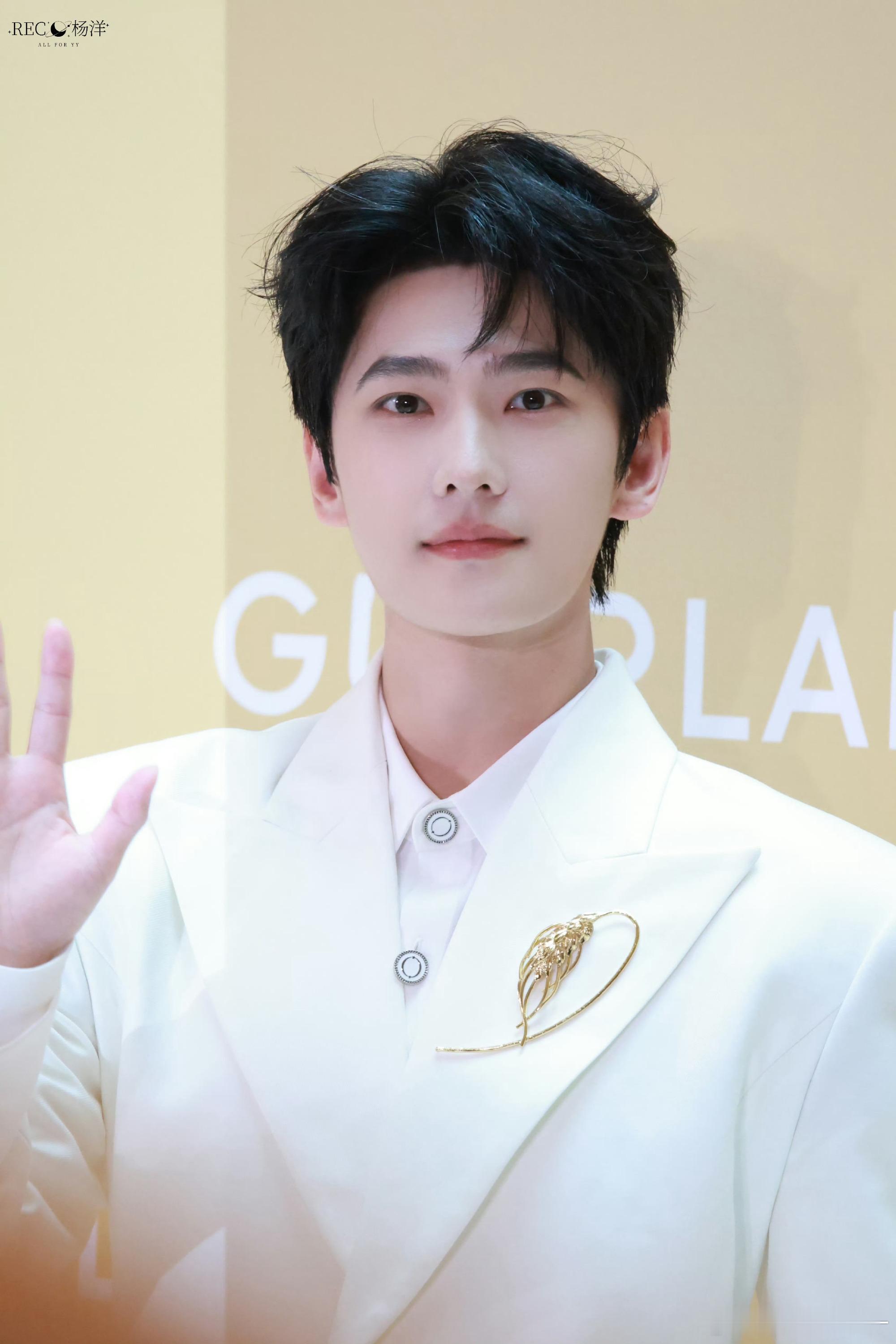 杨洋 七月也要对🐏宝好一点，更好一点！！！ 