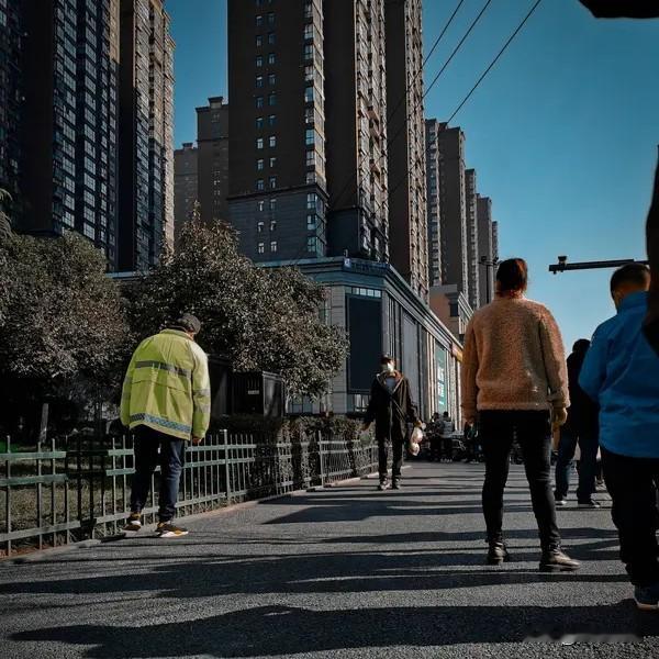 你我皆凡人，大多数人一生都是普通人。没有惊天伟业，没有万众瞩目，不过是三餐四季、