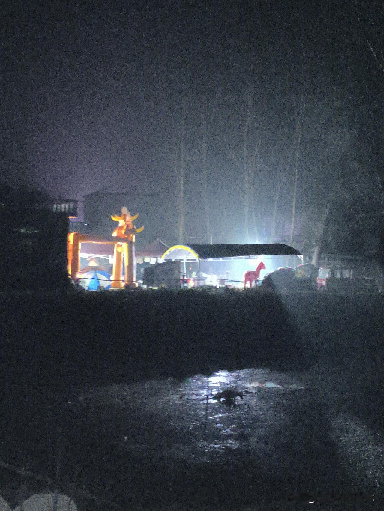 办丧事真的有必要请舞台戏班子吗？
说实话，如今离世的人着实不少，绝大多数是因患上