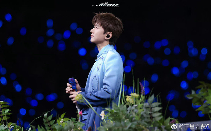 张杰鸟巢花车游行第一视角 第一视角跟着花车逛鸟巢，被张杰的温柔笑容狠狠圈粉，现场