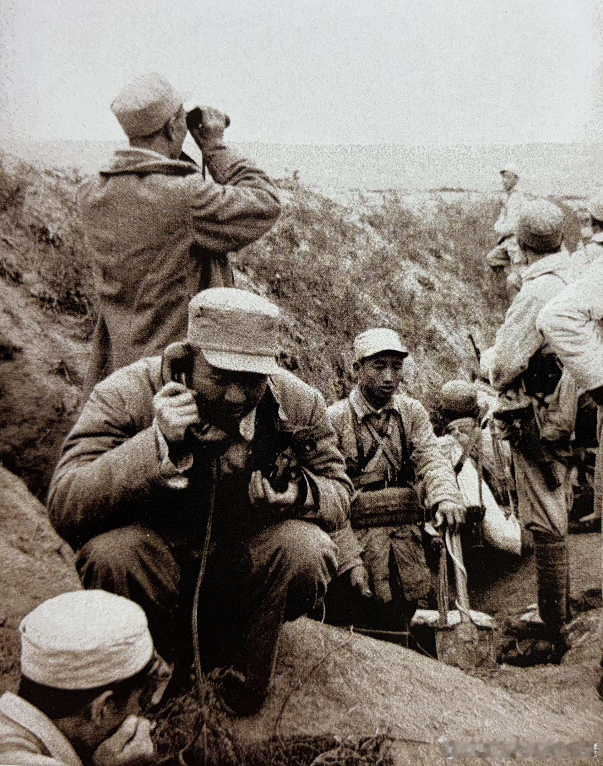 1948年10月荔北战役中359旅旅长徐国贤（接电话者）在指挥战斗军事历史全触达