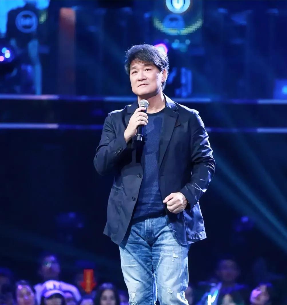 《好声音》现在最尴尬的就是周华健了，
骑虎难下，如坐针毡！

这两天还有传闻好声