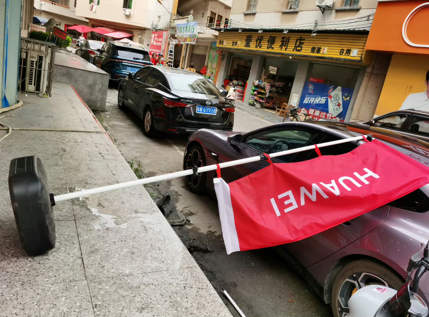 朗朗乾坤，华为街头痛揍小米！[允悲][允悲][允悲]数码闲聊站[超话] ​​​