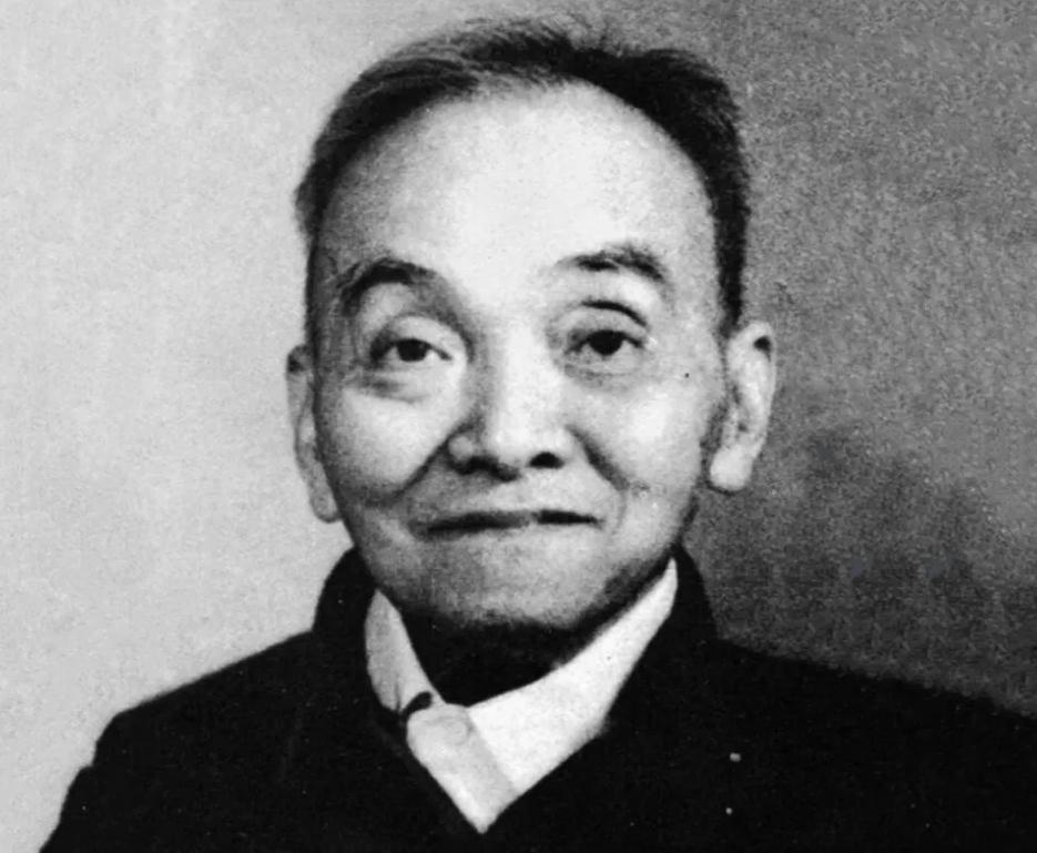 1949年，地下党被判死刑，临行刑前去上厕所，看守意味深长地说："早去早回"，地