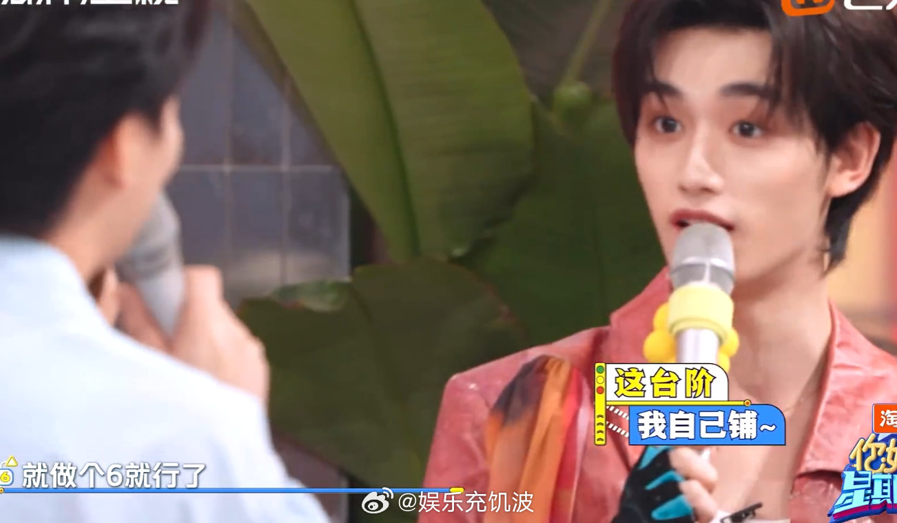 丁程鑫嘴上躺平了身体还在卷何炅老师护腰护出专业级！小丁举腿时他比教练还紧张，这暖