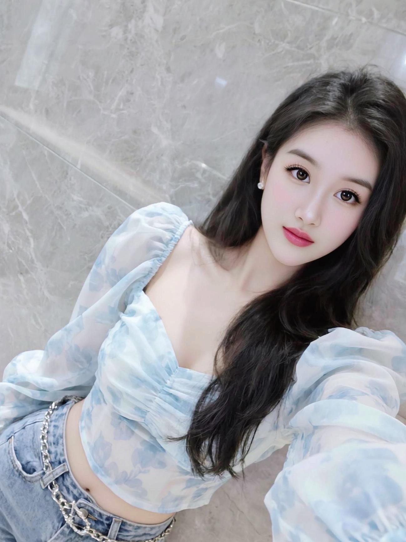随变ai随便玩  甜妹 秀秀AI碎花自拍风